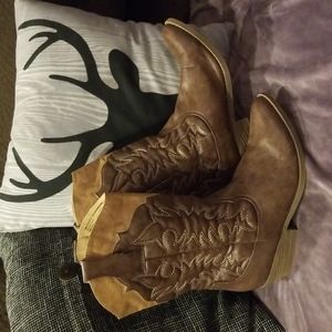 Cowgirl boots size 8